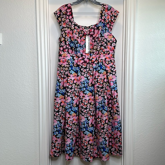 New floral multi color dress with colorful flowers- dress has pockets 💕 - Picture 1 of 6